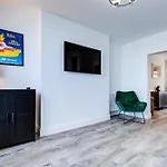 Luxury 2 Bed Apartment With Stunning Sea View Steps From Old Town And Dreamland