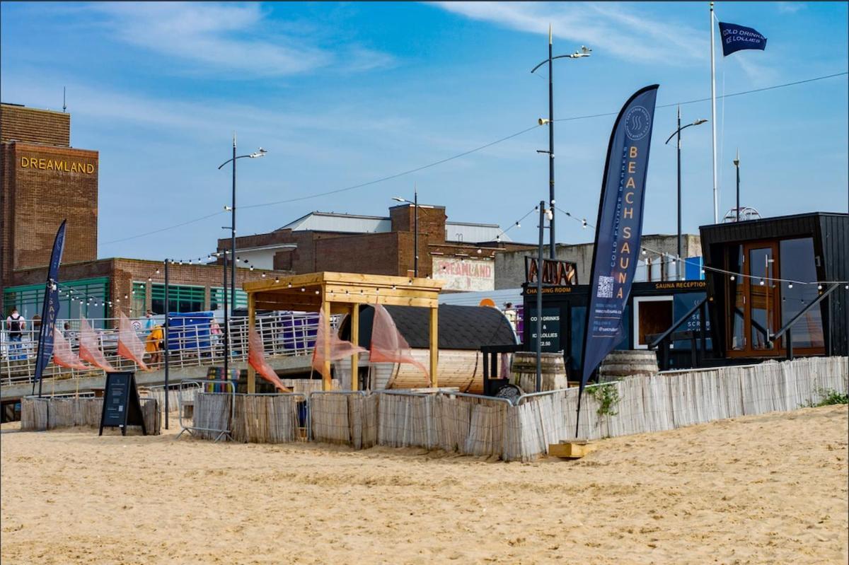 Luxury 2 Bed With Stunning Sea View Steps From Old Town And Dreamland